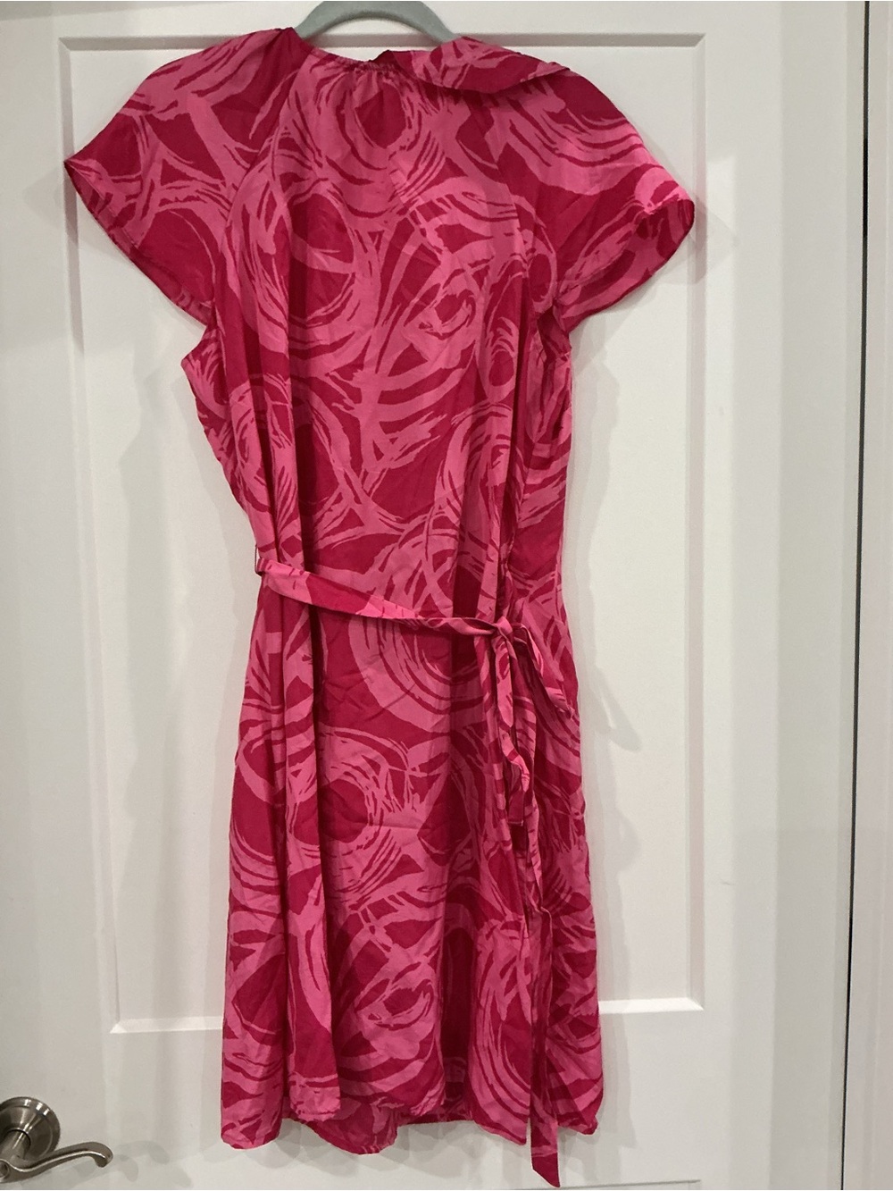 Banana Republic 100% silk Fuchsia Wrap Dress with Abstract Swirl, medium - Picture 5 of 5